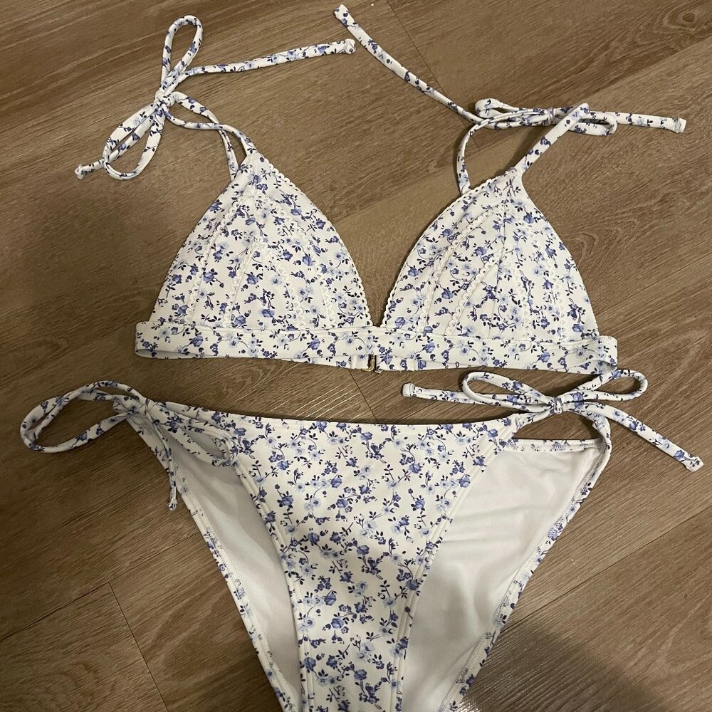 Hollister Blue and White Floral Tie Bikini NWOT